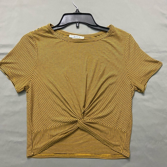 Juniors black & yellow crop top - Picture 1 of 2